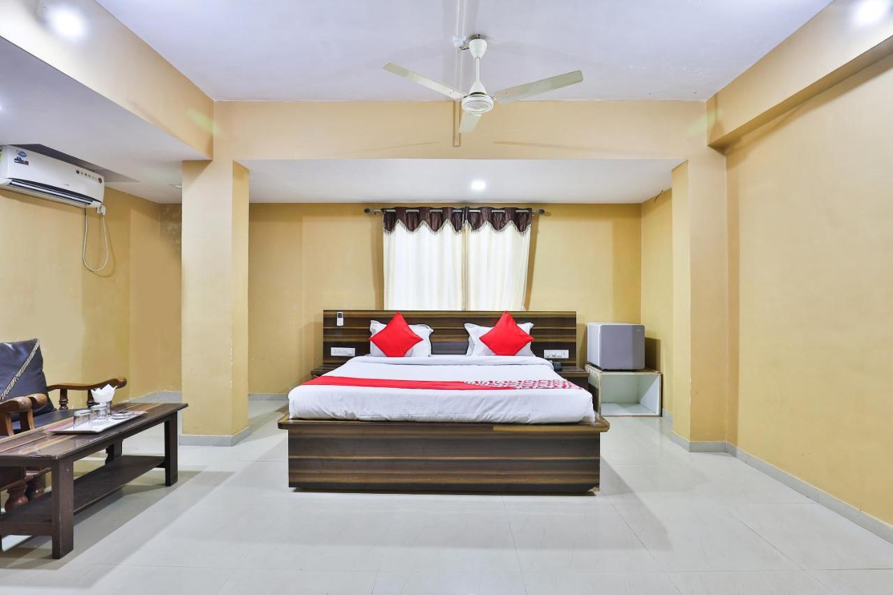 Oyo 24833 Hotel Silver Daman Exterior foto