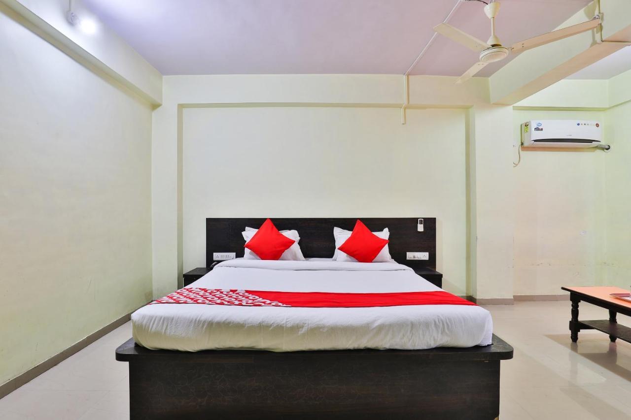 Oyo 24833 Hotel Silver Daman Exterior foto