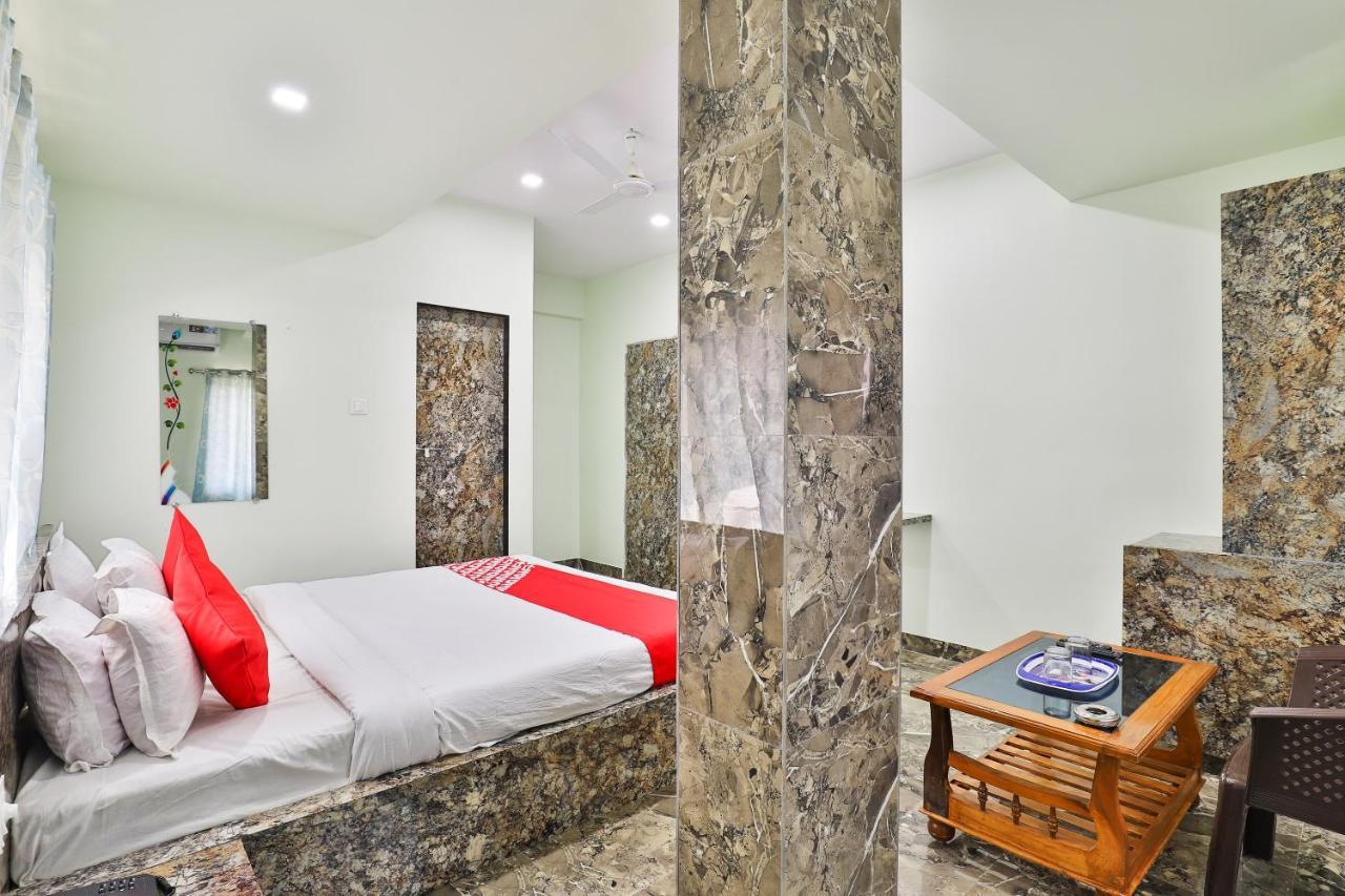 Oyo 24833 Hotel Silver Daman Exterior foto