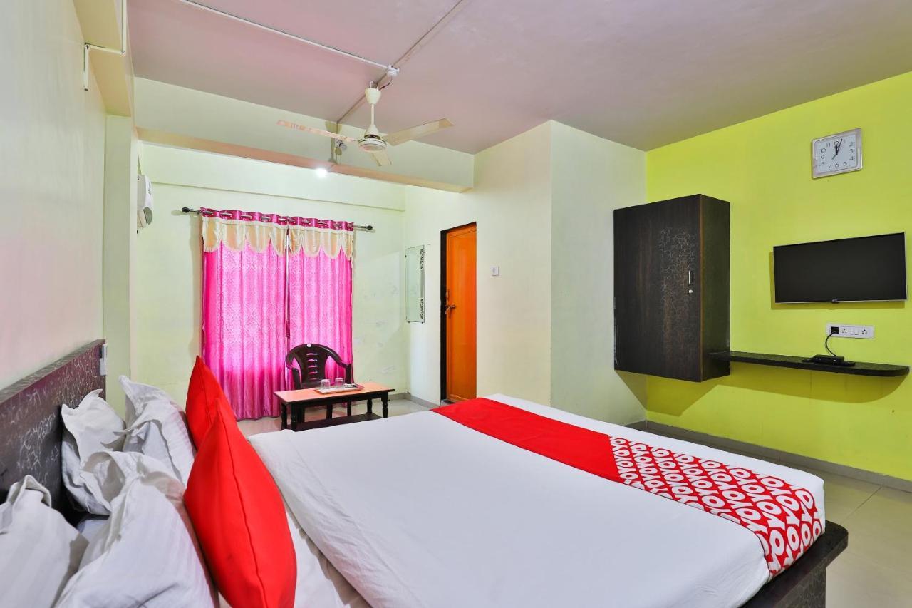 Oyo 24833 Hotel Silver Daman Exterior foto
